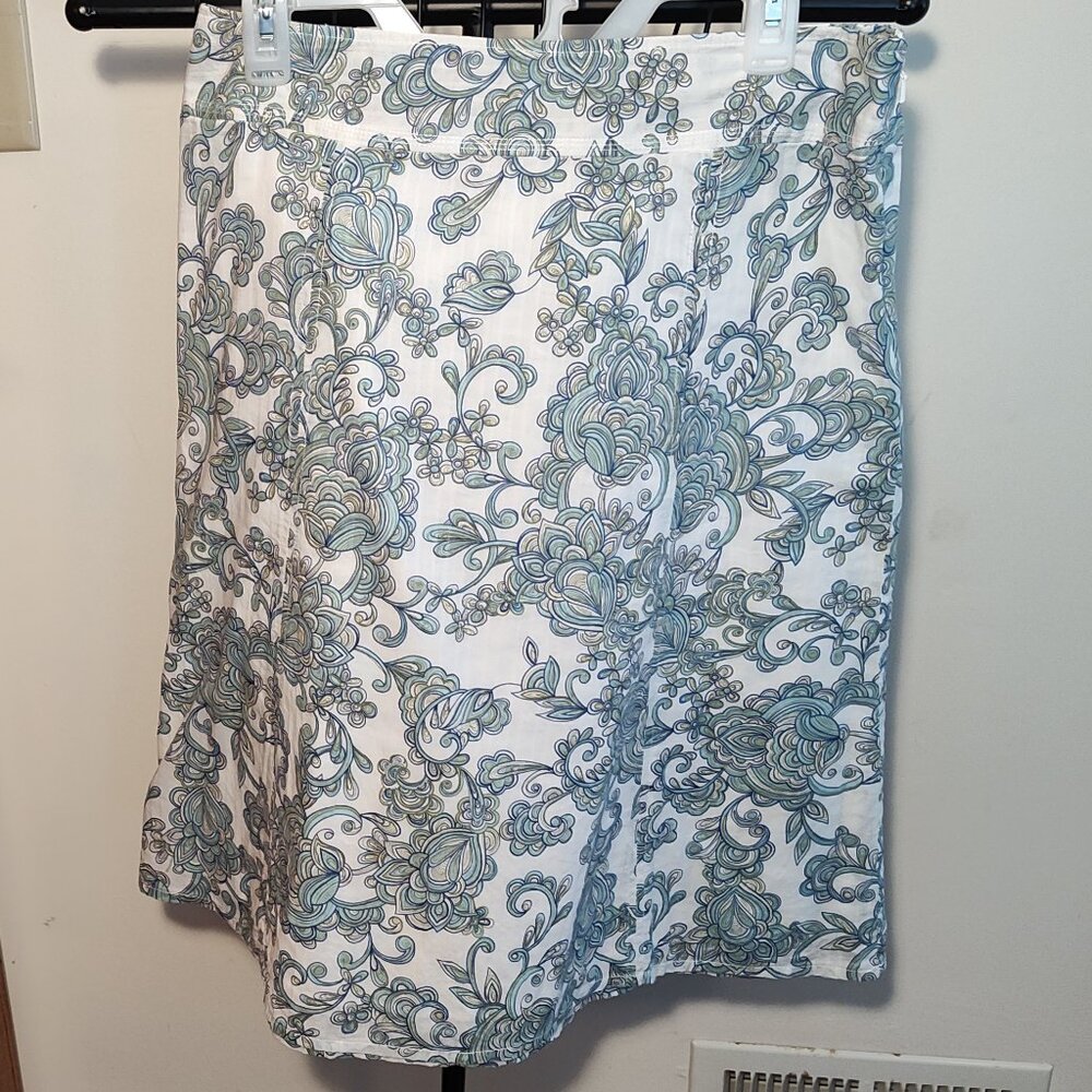 Eddie Bauer white, blue & green floral patterned skirt, exc. used cond. sz 6
